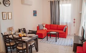 Cozy 1 Bedroom Apartment In Walking Distance To The Municipal Beach